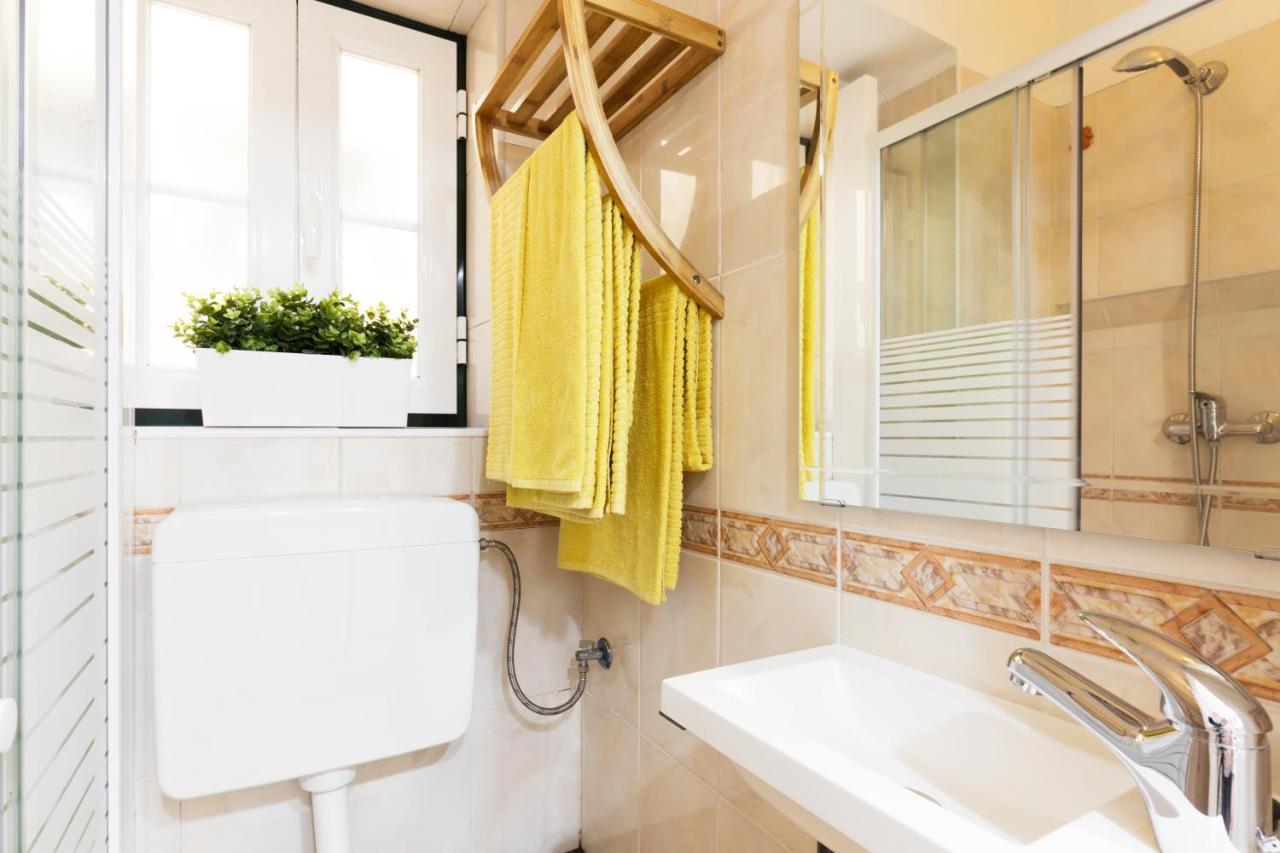 Alfama Apartments & Studios Lisbon Bagian luar foto